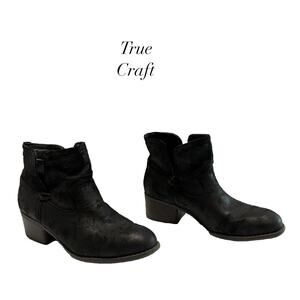 True Craft Java Black Vintage Side Slit Pull On Faux Suede Ankle Boots Size 9